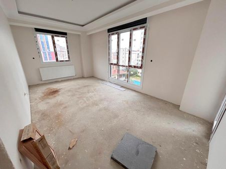 Emlak Dünyasından Maltepe Zümrütevlerde Kapalı Otoparklı 2+1