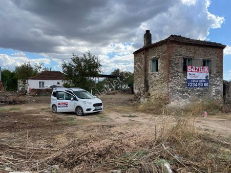 Bayındır Furunlu Köyünde Kargir Evli 977 M2 Tarla