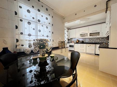 Bahçelievler Kıbrıs Parkı Yanı K.otoparklı 4+1 Asansörlü Dublex