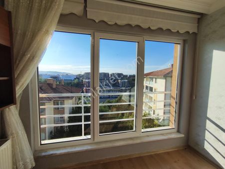 Remax Palas'tan Başiskele Paşadağ Yakamoz Evlerinde 2+1 Kiralık