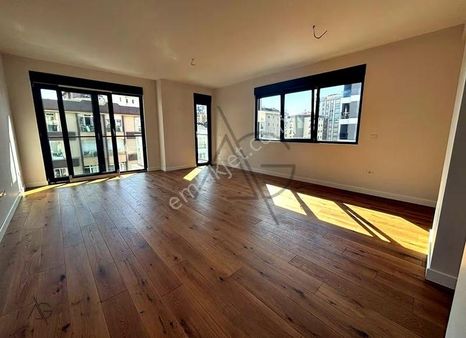 Atölyeden Caddebostan Sahilde Sıfır 110m2net Balkonlu Boş 3+1