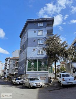 Köşe Başı Cadde Üstünde Kullanışlı Ferah Daire Burda!