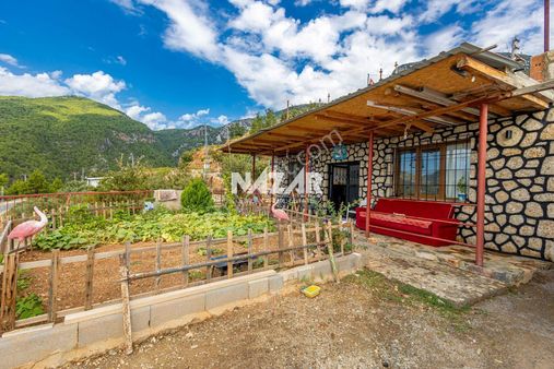 Alanya Bademağacı’nda 1.231 M² Satılık Manzaralı Tarla Ve Taş Ev