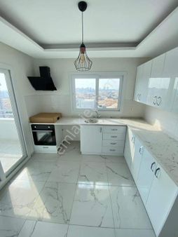 Birlik Gayrimenkul Den Gültepe De Bulvar Üzeri 3+1 Kapalı Mutfaklı Doğalgazı Aktif Hazır Kiracılı!!