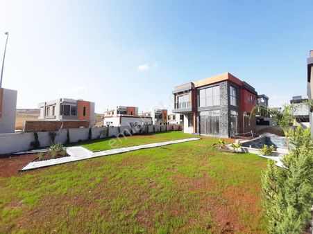 Kabasakal'da 530 M2 Arsalı Site İçi Bağımsız Bireysel Yüzme Havuzlu K. Mutfaklı Akıllı Ev Sistemli