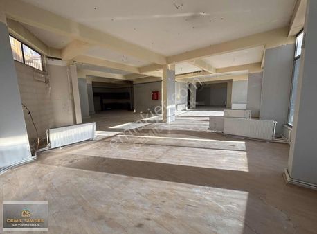 Cemil Şimşek'ten Merkezi Konumda 850 M2 Düz Zeminde Kiralık