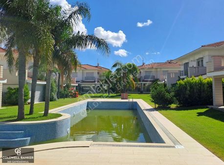 Çeşme Altınyunus Denize 400 M Yüzme Havuzlu Sitede Satılık Villa