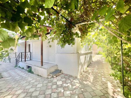 ✅✅alçınar Emlaktan Ayrı Mutfak Öncephe Denize 200m Masrafsız 2+1✅✅