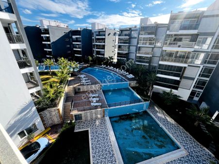 Kuşadası Otogar Arkasında Lüks Sitede Eşyalı 2+1 Daire