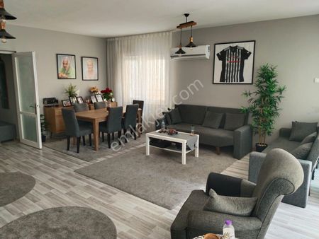 Antalya M.paşa Merkezde Mükemmel Lokasyon Katta Ön Cephe Fırsat 3+1 İçi Tadilatlı Satılık Daire