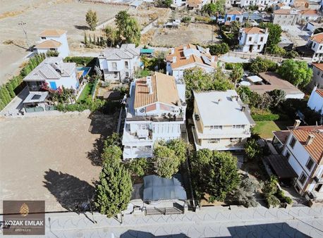 Ayvalık Cunda Adasında Bahçeli Komple Satılık Kupon Bina