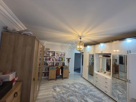 Bahçelievler Mahallesi Kız Meslek Lisesi Yanında Satılık 3. Kat 4+1 Bakımlı Daire