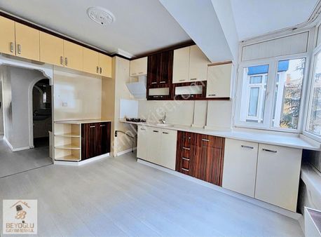 Beyoğlu'ndan Hicret Cami Yakını Ara Kat Masrafsız 3+1