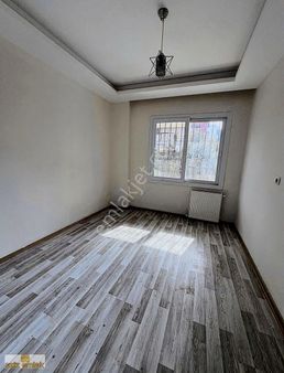 Aziz Emlak Yalınayak Da 2+1 Acil Satılık Daire