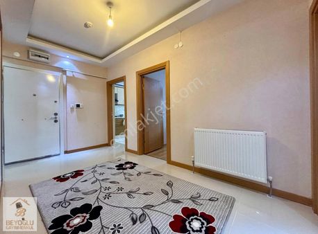 Beyoğlu'ndan Merkezi Lokasyonda 10.kat Manzaralı Teras Balkonlu