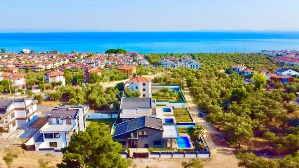 ▶▶akçay Körfez'den 650 M2 Arsa İçinde Denize 300 Metre 4+1 Müstakil Villa