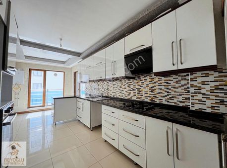 Beyoğlu'ndan 5.kat Teras Balkonlu Güney Cephe Manzaralı 4+1 Site