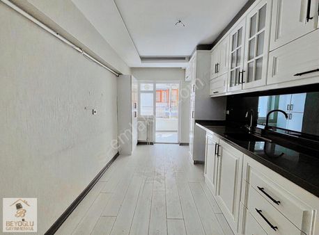 Beyoğlu'ndan Merkezi Lokasyonda Ara Kat Full Yapılı Kilerli 3+1