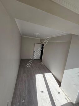 Üçkardeşler Emlakta Satılık Daire Esenler