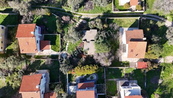 Yeni Foça Da 368 M² 3.derece Sit Alanı Arsa