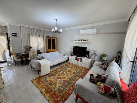 Yeni Foça Da Deniz Manzaralı 3 Tarafı Bahçeli Triblex