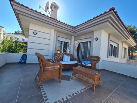 Smyrna Team’den Çeşme Boyalık’ta, Deniz Manzaralı, Şık 3+1 Villa