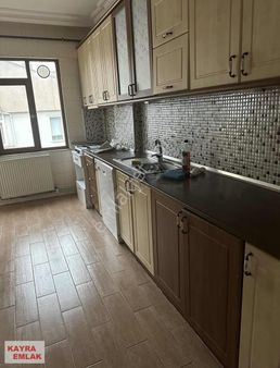 Bahcelievlerde Stat Arkası Ara Kat Geniş Daire