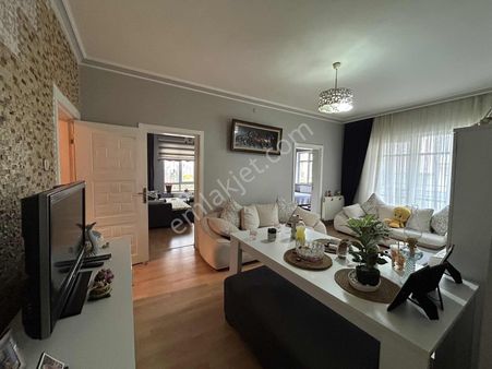 Hoşcan Emlaktan Aydınlıkevlerde 4+1 Ara Kat Yapılı Satılık Daire