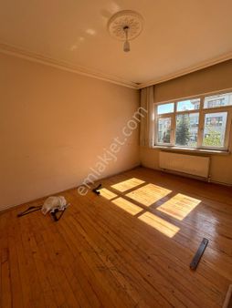 Hoşcan Emlaktan Aydınlıkevlerde Altınpark Yakını Satılık Daire