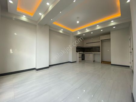Irmaksudan Akçay Merkez De Sıfır Bina Geniş Lüks 1+1 Daire