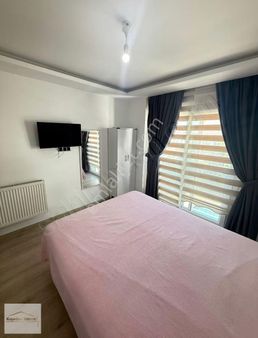 Kuşadasında Otogar Arkası Merkezde Havuzlu Sitede Eştalı 1+1