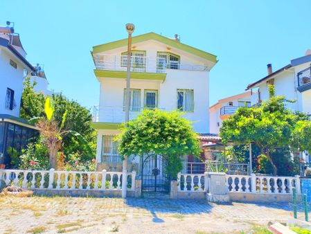 Tek Müstakil 4+1 Havuzlu Site