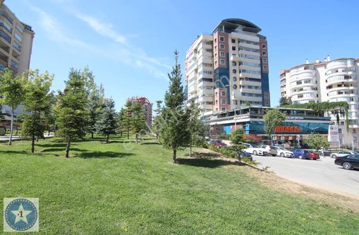 Çok Özel Konum Çok Özel Bina Çok Özel Ve Büyük Bir Daire