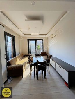 Menderes Cüneytbey Mahallesi'nde Kiralık Köşe Daire (1+1)