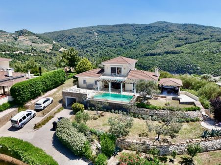 Kuşadası Satılık Deniz Manzaralı Müstakil Villa