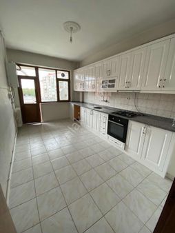 Mehmet Kacaroğlun'dan Aslanlı Kışla Cad. Üzeri Kiralık 3+1 Daire