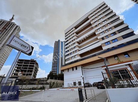İncek Taşpınar'da Nevaport Sitesinde 9. Kat 3+1 Satılık Lüks D