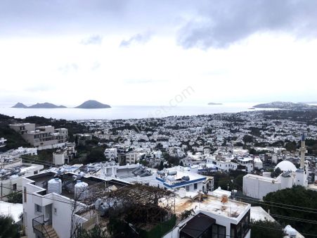 Bodrum Turgutreis Karabağ'da Satılık 3+1 Bahçe Katı Daire