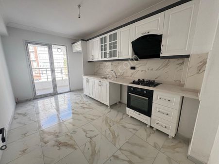 Feridunçelik'te Cadde Üzerinde Ön Cephe Kök Tapu 2. Kat Satılık Daire