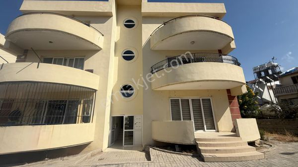 Girne Lapta'da Ticari İzinli Satılık 3+1 Daire !!