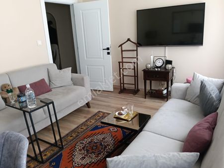 Bakırköy Y.mah Marmaraya Sahile Semt Pazarına 2 Dk Yürüme Mesade De 80 M2 2+1 Ara Kat