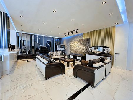 Şehrin Merkezinde Akıllı Sistem Satılık Villa.!