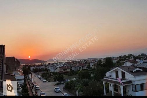 Hq Emlaktan Sahile 400 M Lüks Sitede 3+1 Satılık Ara Kat Daire