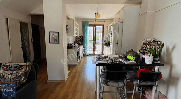 Foça'da Site İçerisinde Havuzlu Bitişik Nizam Müstakil 2+1