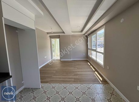 Taşyaka'da Asansörlü Binada Yerden Isıtmalı Sıfır Ara Kat 1+1