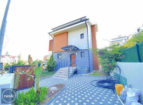 Çiftlik Mah. 350m2 Arsa İçinde Forleks 4+2 Sıfır Lüks Villa