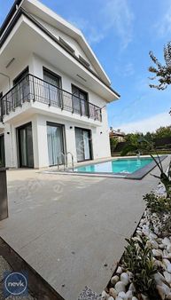 Kordona Yürüme Mesafesinde 4+1 Eşyalı-sız Yerden Isıtmalı Villa