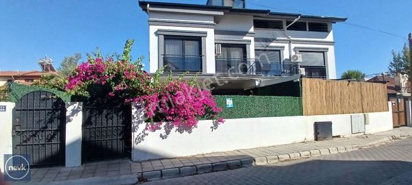 Foçada 4+1müstakil Bahçeli Bitişik Nizam Villa