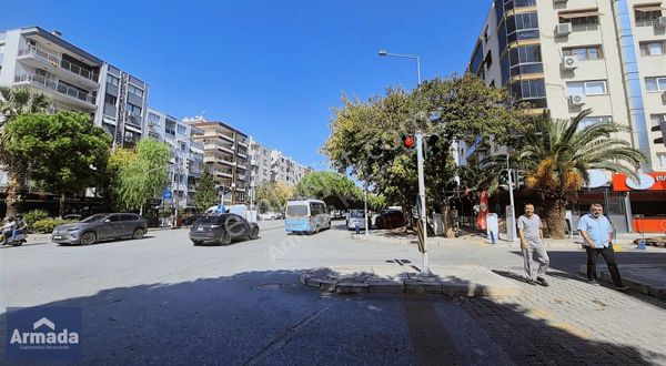 Karşıyaka Bahariyede Merkezi Konumda Geniş Satılık 3+1 Daire