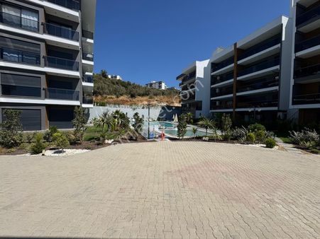 Kuşadası'nda Site İçerisinde 2+1 Havuzlu Sitede Sıfır Satılık Daire